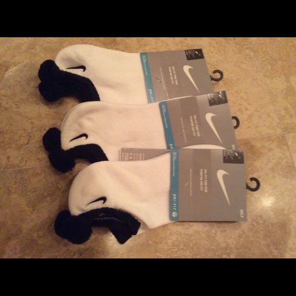 nike pom pom socks